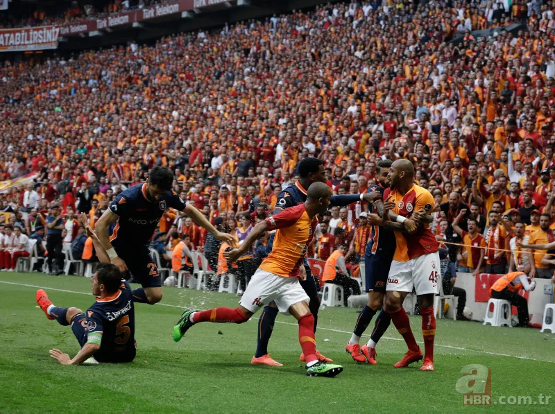 Başakşehir'in golü sonrası ortalık karıştı 17