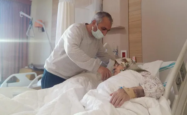 1619179435469.jpg Hastane odasını sınıfa çevirdi: 40 öğrenciye günde 6 saat ders - 1