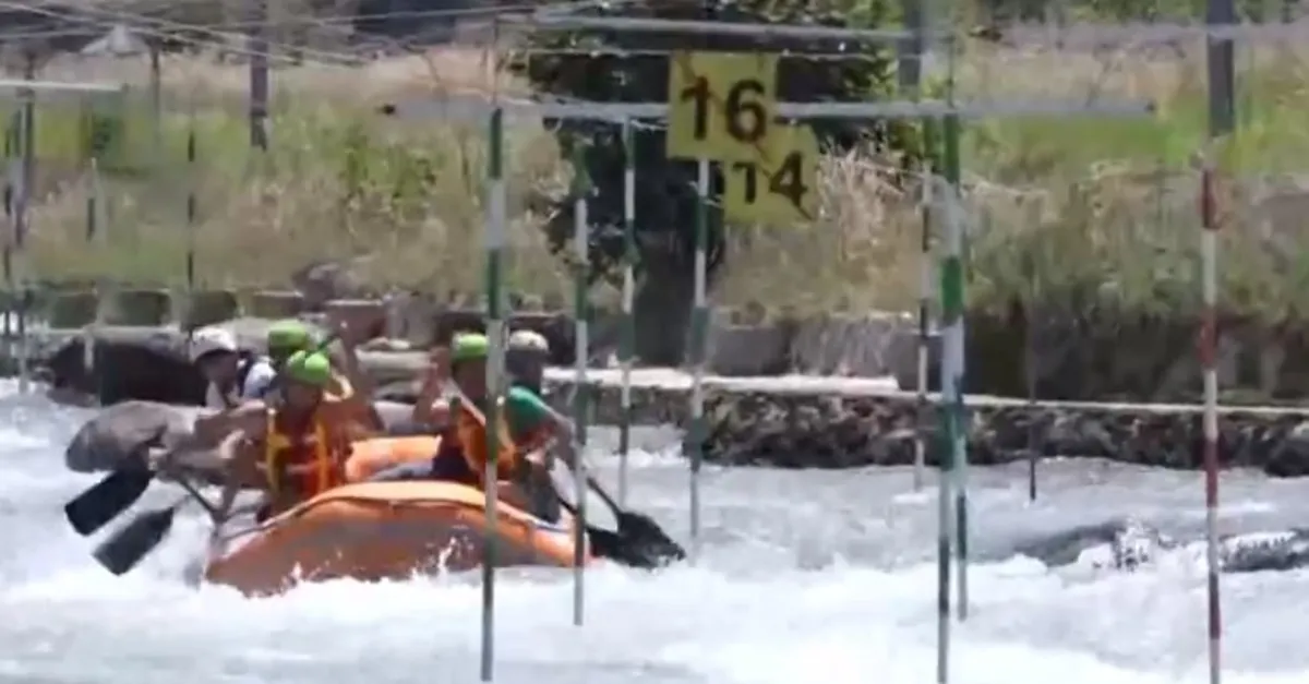 Rize'de fırtına vadisinde rafting yarışı