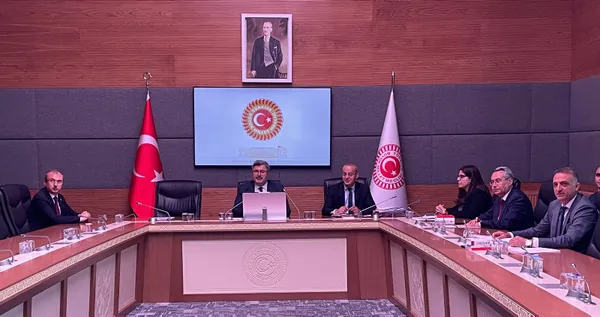 1657167163123.jpg CHP'den polise yumruk atan DBP'li Salihe Aydeniz'e destek - 3