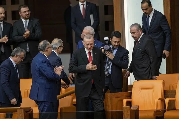 tbmmnin-acilis-toreninde-chp-ve-hdpli-ortaklarindan-milli-iradeye-ve-istiklal-marsina-saygisizlik-1685706944265.jpeg TBMM'nin açılış töreninde CHP ve HDP'li ortaklarından milli iradeye ve İstiklal Marşı'na saygısızlık - 1