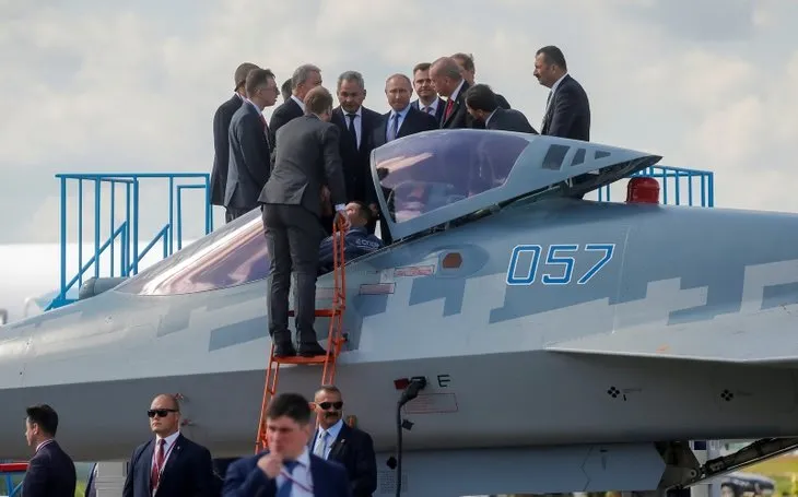 Başkan Erdoğan ve Putin SU-57'nin başında incelemelerde bulundu