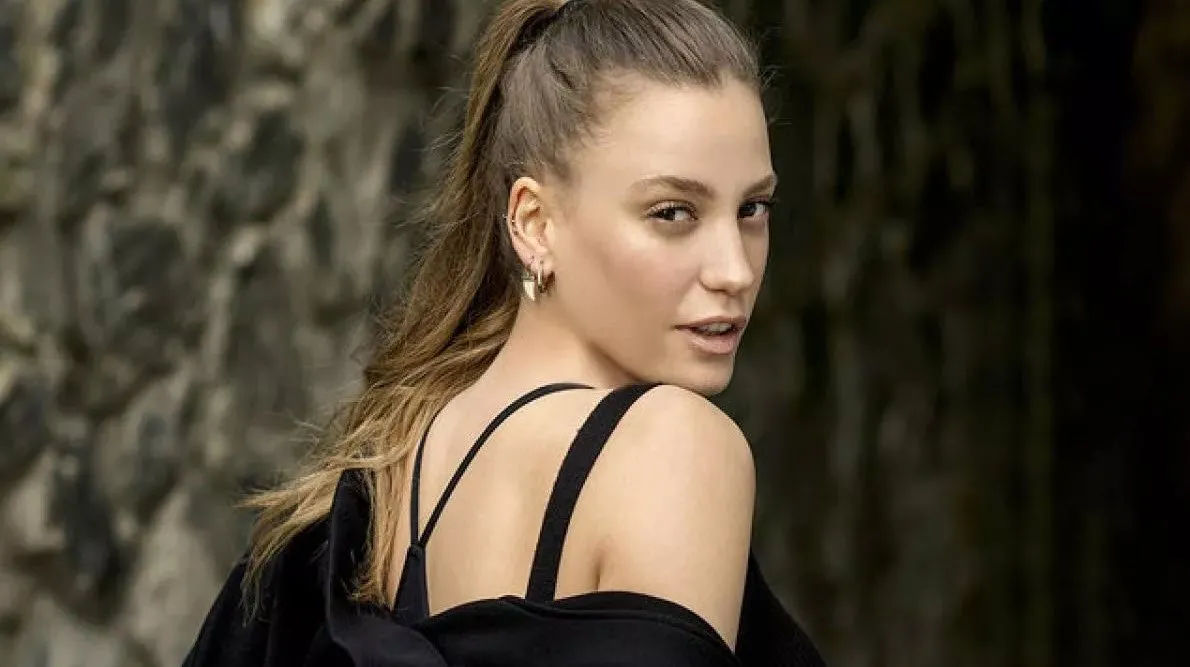 Serenay Sarıkaya’nın makyajsız hali sosyal medyayı salladı!