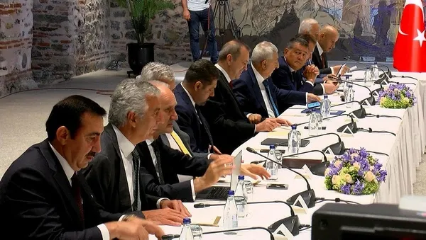 cumhurbaskani-yardimcisi-cevdet-yilmazdan-is-dunyasiyla-bulusma-programinda-korfez-turu-mesaji-benzer-adimlar-1689942141261.jpeg Cumhurbaşkanı Yardımcısı Cevdet Yılmaz'dan İş Dünyasıyla Buluşma programında Körfez turu mesajı: Benzer adımlar atılacak - 2