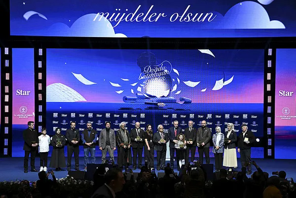 baskan-erdogandan-super-kupa-mesaji-sporun-siyasi-rekabetin-mezesi-haline-getirilmesi-yanlis-1703966731999.jpg Başkan Erdoğan'dan Süper Kupa mesajı: Sporun siyasi rekabetin mezesi haline getirilmesi yanlış