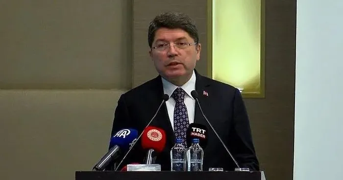 bakan-tunctan-net-dem-parti-aciklamasi-terorle-arasina-mesafe-koyamazsa-kapatma-davasi-kacinilmaz-olur-1713900058542.jpeg Bakan Tunç'tan DEM Parti'ye kapatma davası açıklaması: Terörle arasına mesafe koyamazsa kaçınılmaz olur - 3