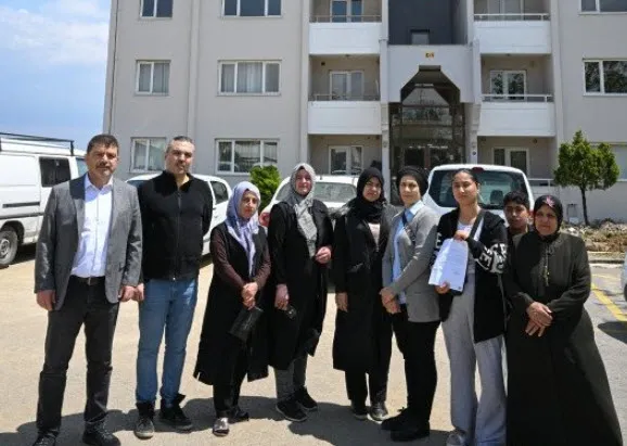 İzmir Büyükşehir Belediyesi de 224 depremzedeye kapıyı gösterdi! Başkan Erdoğan sahip çıktı