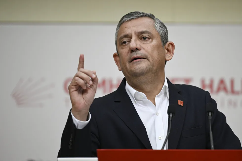 Özgür Özel döneminde CHP’de büyük tasfiye! İhraçlar, disiplin krizleri ve yolsuzluk iddiaları gündemde - 1
