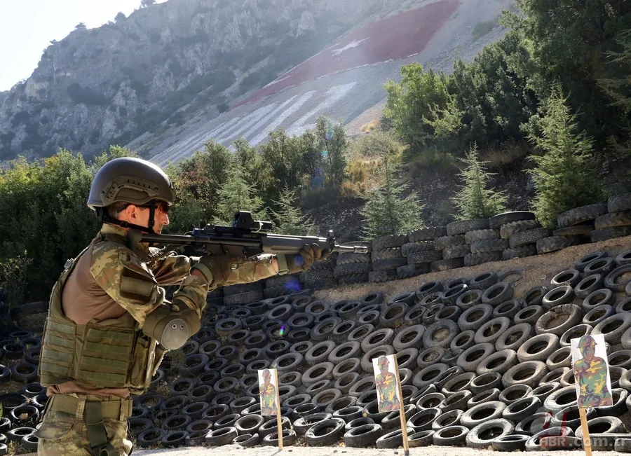 Isparta Eğirdir Dağ Komando Okulu ve Eğitim Merkezi Komutanlığı'nda zorlu eğitim 3