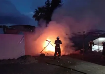 Hatay'daki çadır kentte yangın! Çok sayıda ekip sevk edildi