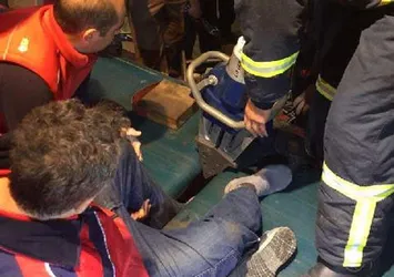 Kargo işçisinin ayağı ürün bandına sıkıştı