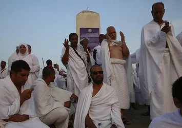 Türk hacı adayları Arafat'ta