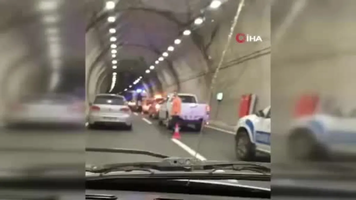 Tüneldeki trafik kazasında yaralanan 2 kişi kurtarılamadı