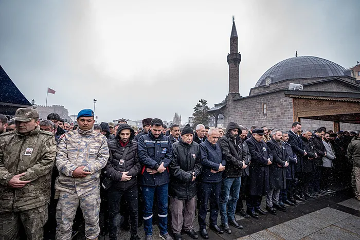 sehit-piyade-uzman-cavus-tokyureke-son-veda-yurek-daglayan-mesajlar-son-istegi-yerine-getirildi-1744725470501.jpg Fotoğraf: AA