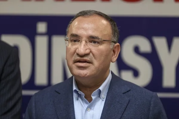 son-dakika-deprem-firsatcilarina-gecit-yok-bakan-bozdag-acikladi-adli-surecler-isletilmektedir-1677662980570.jpg Son dakika | Deprem fırsatçılarına geçit yok! Bakan Bozdağ açıkladı: Adli süreçler işletilmektedir - 4