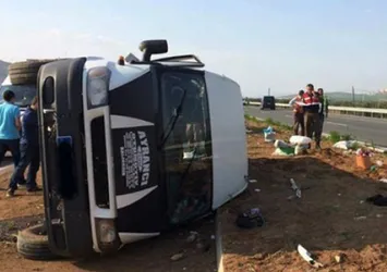 Manisa’da minibüs devrildi: Çok sayıda yaralı var