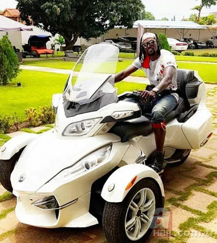 Adebayor’un araba koleksiyonu I İşte futbolcuların pahalı oyuncakları... 6