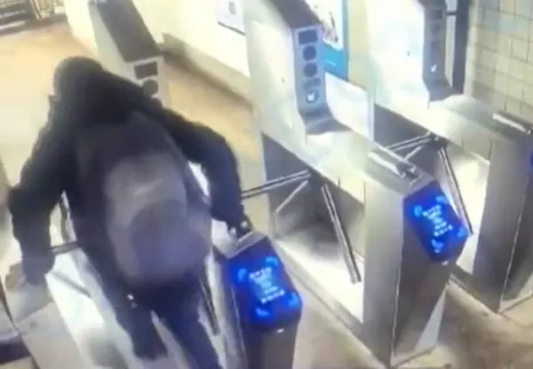 1641303710656.jpg Metroya kaçak binmek istedi! Hayatını kaybetti - 1