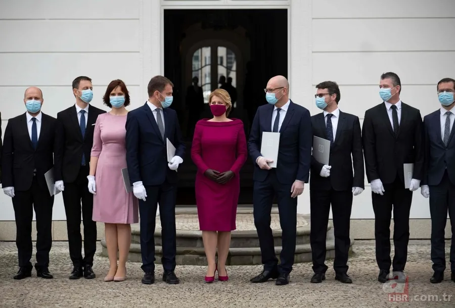 Slovakya'da yeni Başbakan Igor Matovic'in yemin töreninde dikkat çeken Koronavirüs önlemi 20