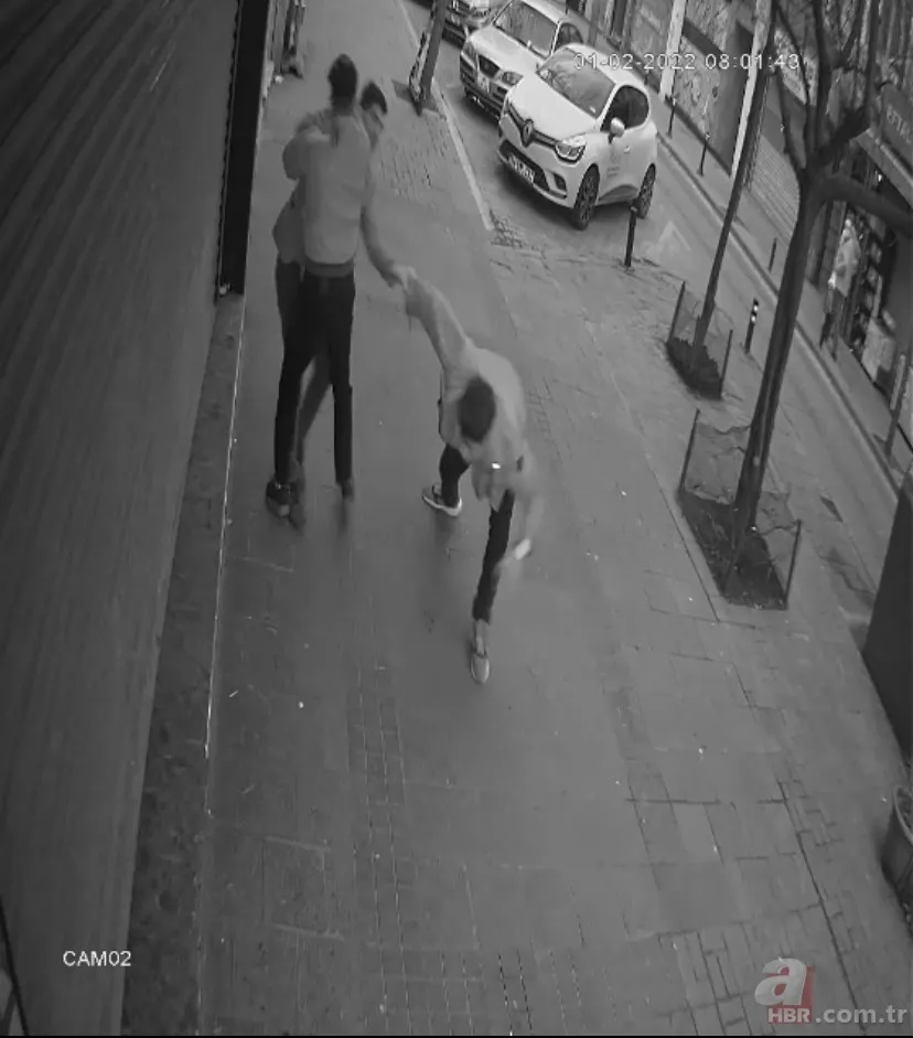 İstanbul’da kan donduran olay! Dövüldü, bıçaklandı, gaspçının bacağına sarıldı 5