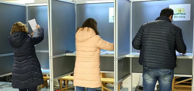 Hollanda'dan seçimler sonrası geri vites