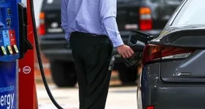 ABD’de benzin fiyatları rekor tazeledi