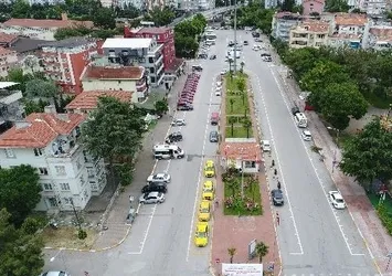 Balıkesir'de temizlik görevlisinin parkta bulduğu para sahibine ulaştırıldı