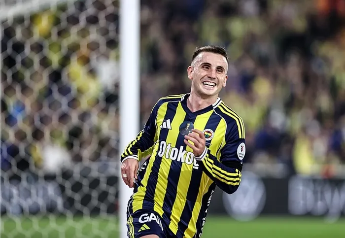 fenerbahce-milli-araya-moral-bularak-girdi-kanarya-evinde-4-gollu-gosteri-yapti-1762716066799.jpeg Fenerbahçe oyuncuları Kerem Aktürkoğlu'nun (9) attığı golün ardından sevinç yaşadı (AA)