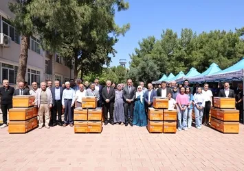 Mardin’de 800 üreticiye 4 bin arılı kovan dağıtıldı