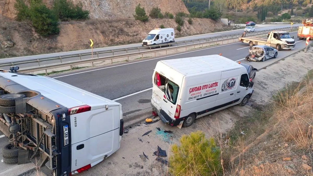 Bilecik'te zincirleme kaza! 3 kişi yaralandı