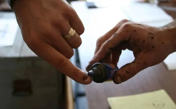 iyi-parti-ile-chp-arasinda-parmak-boyasi-krizi-chpnin-ysk-temsilcisi-yakupoglu-boyaya-kaldiysak-oturup-aglayal-1678660258977.jpg İYİ Parti ile CHP arasında 'parmak boyası' krizi! CHP'nin YSK temsilcisi Mehmet Hadimi Yakupoğlu: Boyaya kaldıysak oturup ağlayalım - 4