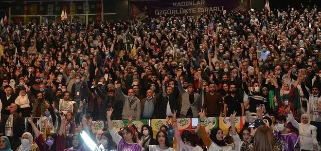 CHP ve İYİ Parti’nin dostları sözde PKK marşı okudu! HDP’nin İstanbul Kongresi’nde büyük skandal