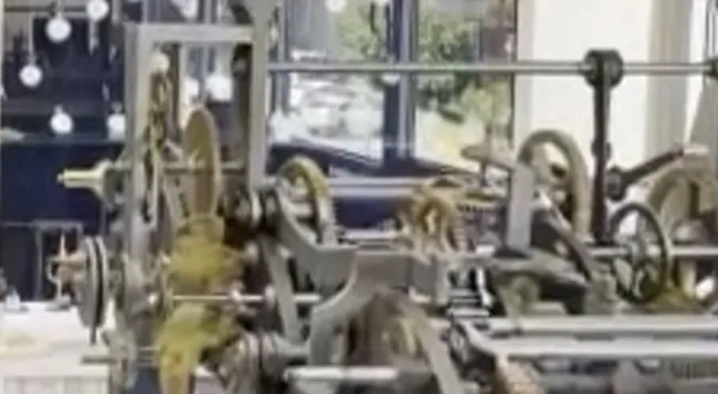 Abdülhamid Han’ın yaptırdığı Bursa saat kulesinin 41 yıldır çalışmayan saati tamir edildi