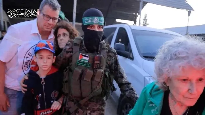 kassam-tugaylari-isgalcilerin-gercek-yuzunu-ortaya-cikardi-siyonistler-israilli-esirleri-kurtarirken-bazi-esir-1717872818420.jpg Kassam Tugayları işgalcilerin gerçek yüzünü ortaya çıkardı! Siyonistler İsrailli esirleri kurtarırken bazı esirleri öldürdü - 1