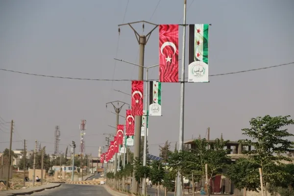 Suriye halkı Türkiye’nin yanında! Türk bayraklarıyla destek yürüyüşü düzenlendi