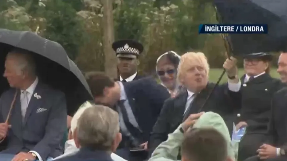 İngiltere Başbakanı Boris Johnson’ın zor anları! Dayanamayıp...