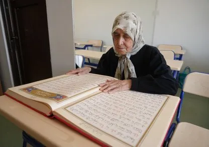 87 yaşında Kur'an-ı Kerim okumayı öğrendi