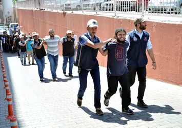 Sürekli sırıtan DEAŞ'lı terörist tutuklandı