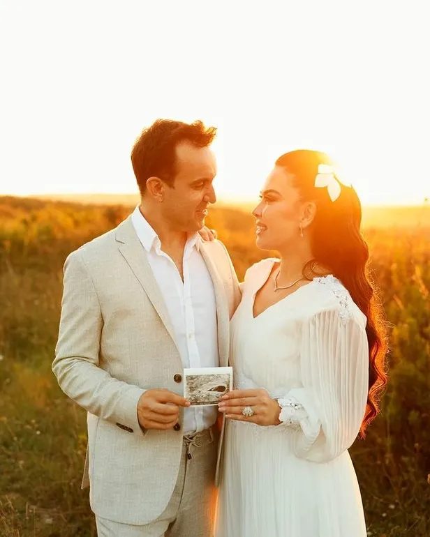 ozlem-tayyar-oz-gozaltina-mi-alindi-neden-sorusturma-baslatildi-ozlem-oz-ve-tayyar-oz-kimdir-kac-yasinda-ne-is-1701169937541.jpg Özlem, Tayyar Öz gözaltına mı alındı, neden soruşturma başlatıldı? Özlem Öz ve Tayyar Öz kimdir, kaç yaşında, ne iş yapıyor? Tayyargiller son dakika! - 3