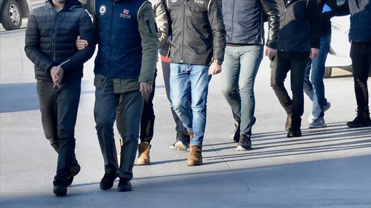 İzmir merkezli FETÖ operasyonu! Çok sayıda gözaltı var
