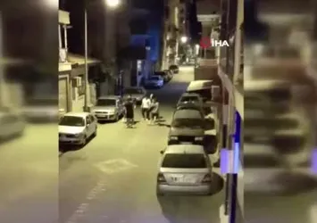 Gençler tekme yumruk birbirine girdi