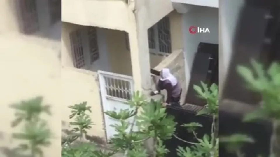 taziyeye gitmesine izin verilmeyen 75 yasindaki nine engel tanimadi video