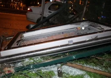 Midibüs otobüs durağına daldı: 6 yaralı