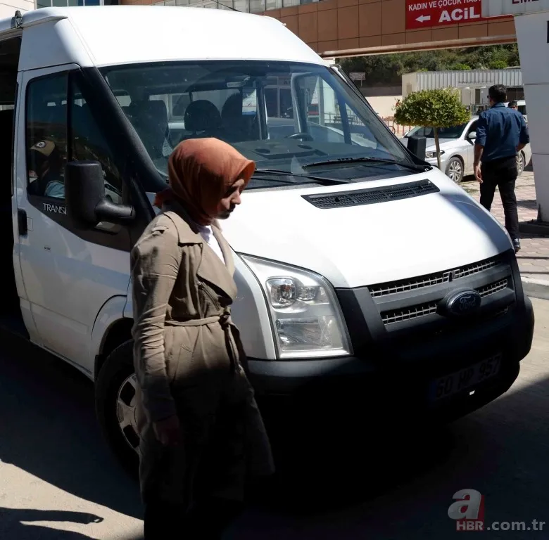FETÖ operasyonunda yakalanan kadın objektiflere gülerek poz verdi 8