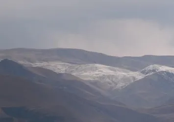 Palandöken’e mevsimin ilk karı yağı