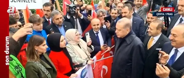 Başkan Erdoğan’a Çekya’nın başkenti Prag’da sevgi seli: Hoş geldin Reis! Ölümüne seninleyiz