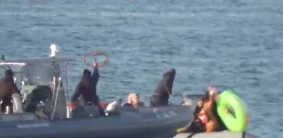 yunanistandan-ege-denizinde-insanlik-olmus-dedirten-uygulama-1637495425012.jpg Yunanistan'dan Ege Denizi'nde 'insanlık ölmüş' dedirten uygulama - 2