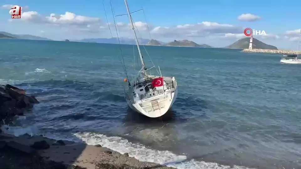 Bodrum’da fırtına: Tekne karaya vurdu