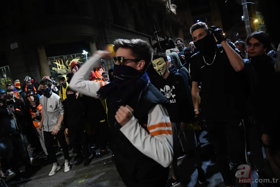 İspanya'da ayrılıkçıların gösterisine polis müdahalesi! Sokaklar savaş alanına döndü 9