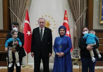 Başkan Erdoğan kendi himayesinde ameliyatla ayrılan siyam ikizlerinin doğum gününü kutladı